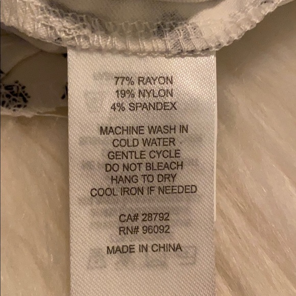 New Woman’s plus size white pant w blue design - Picture 7 of 9